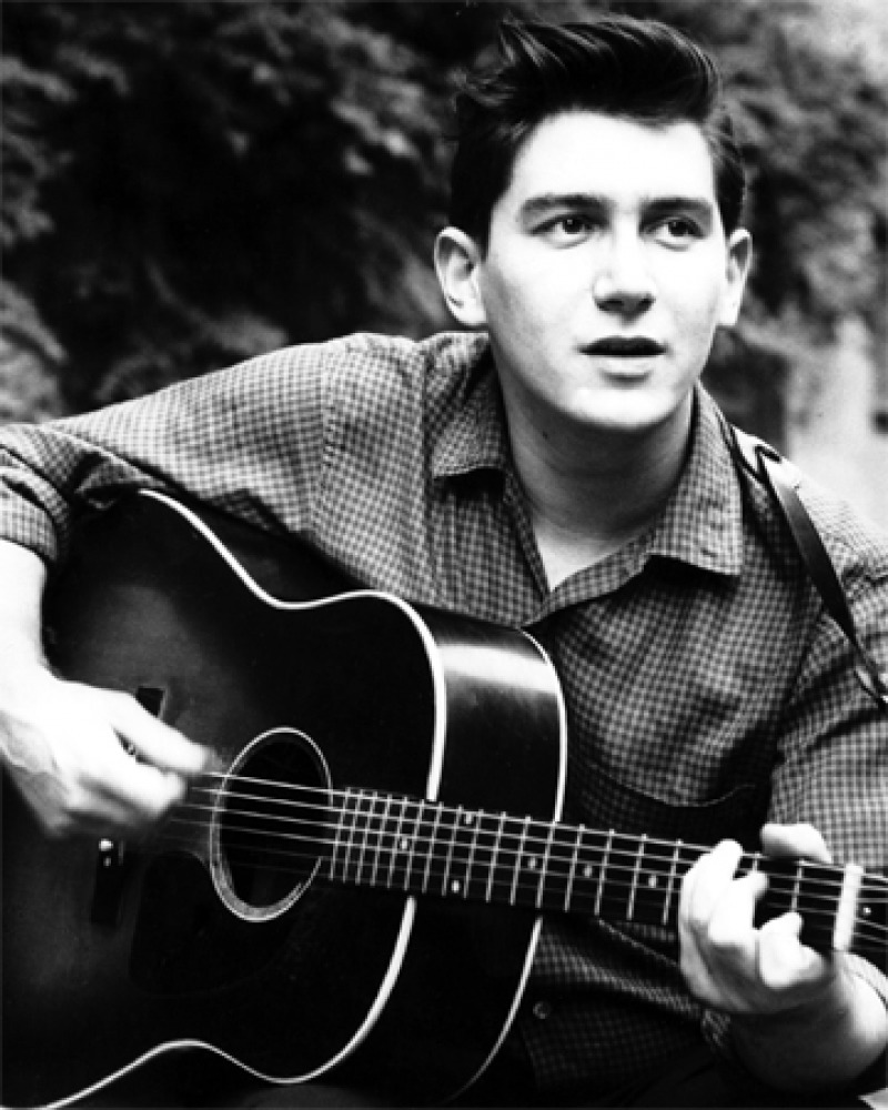 Black and white photograph of folksinger Phil Ochs.