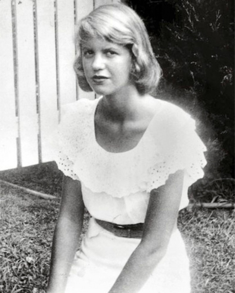 Black and white photograph of American poet and novelist Sylvia Plath.