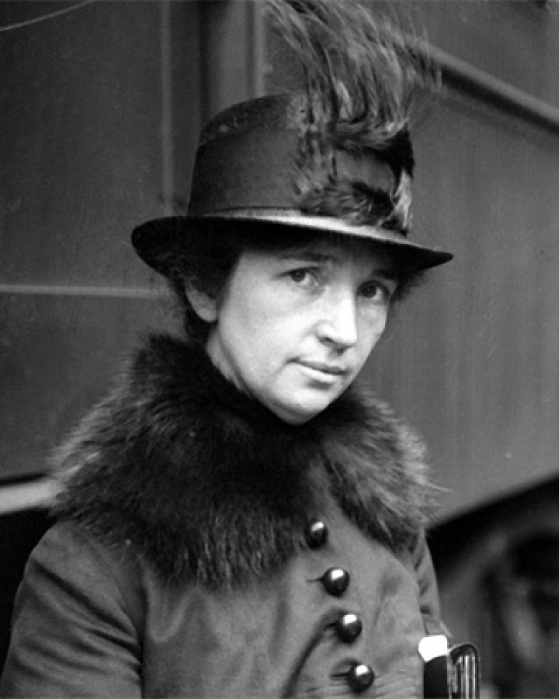 Black and white photograph of American birth-control advocate Margaret Sanger.