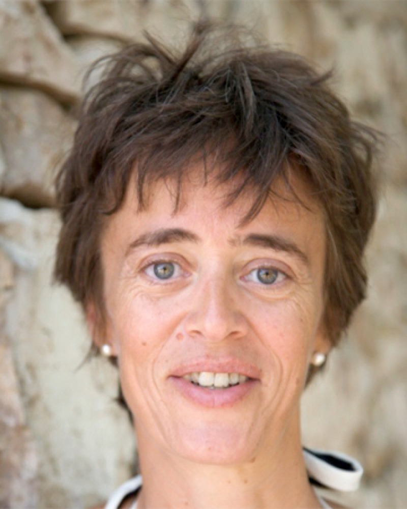 Photograph of British journalist and historian Frances Stonor Saunders.