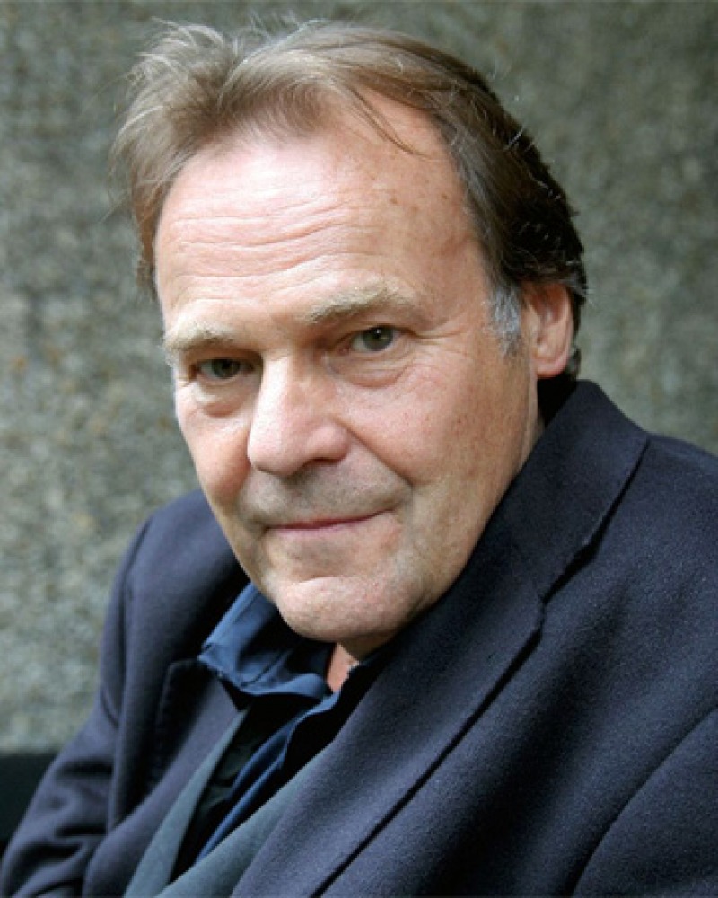 Color photograph of German novelist Peter Schneider.