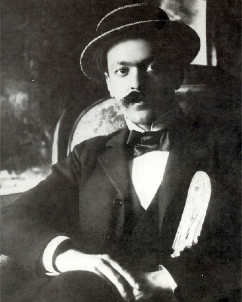 Black and white photograph of Italian novelist Italo Svevo.