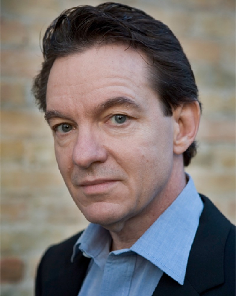Photograph of American writer Lawrence Wright.