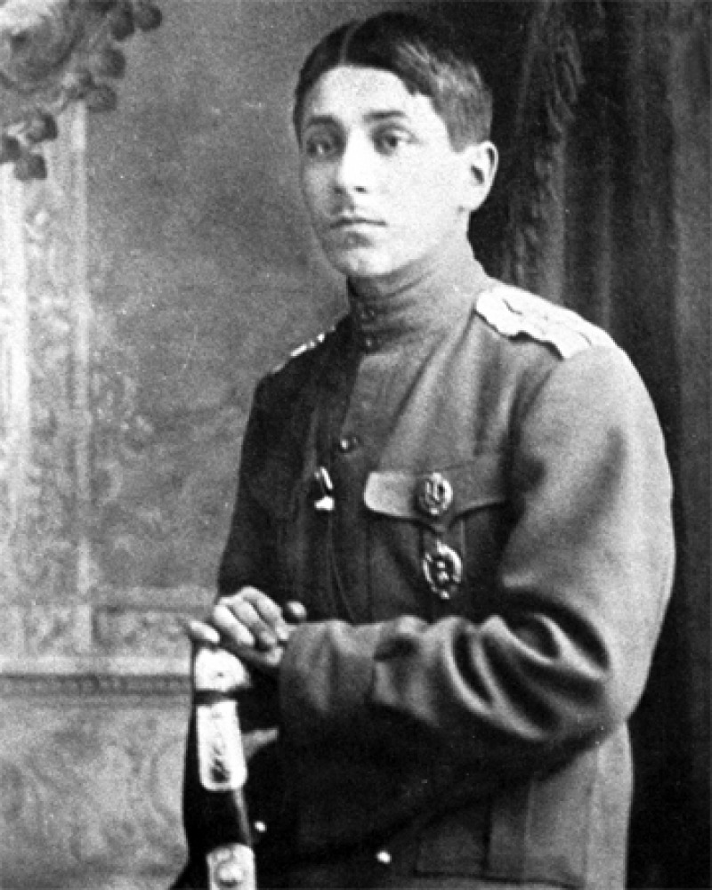 Photograph of Soviet author Mikhail Zoshchenko in military uniform.