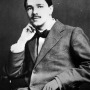 Black and white photograph of English poet Wilfred Owen.