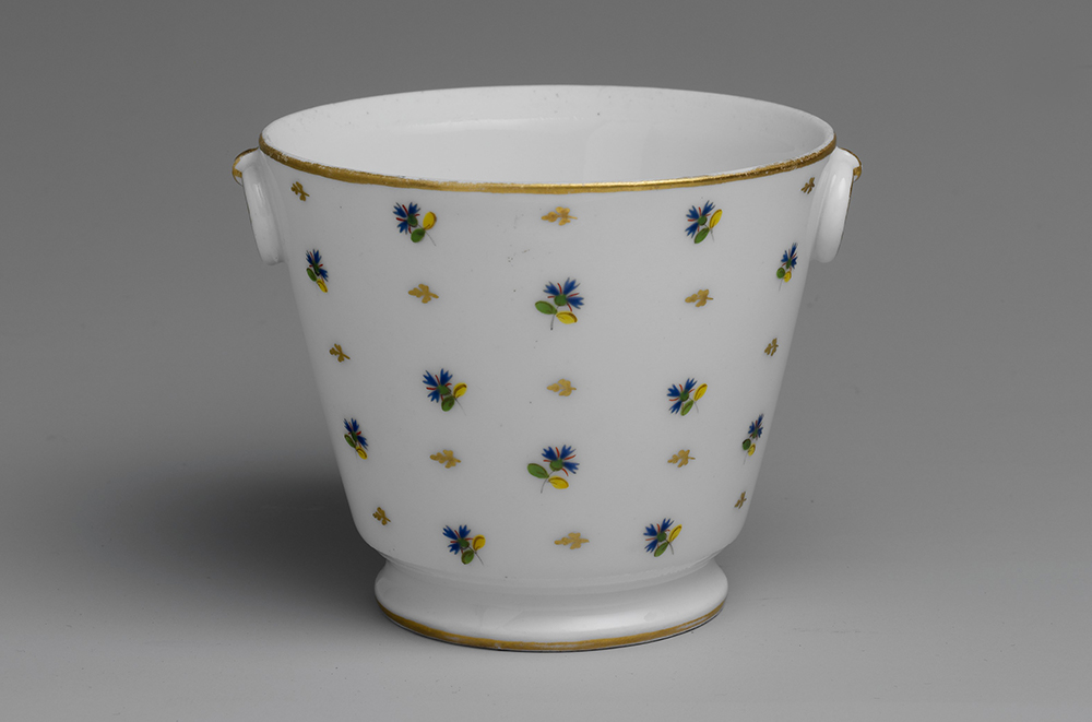 Sugar bowl, c. 1780. The Metropolitan Museum of Art, Gift of Miss Edith Johnson, 1941.