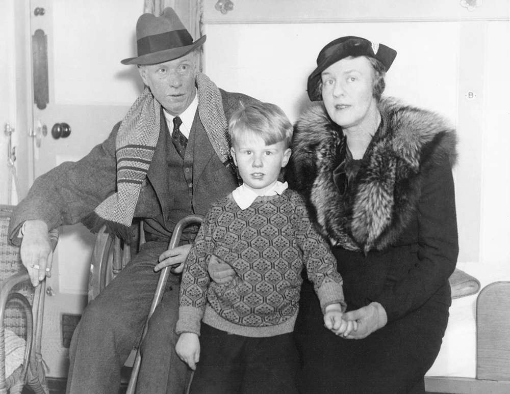 Sinclair Lewis, Dorothy Thompson, and their son, Michael Lewis, 1935. Wikimedia Commons.