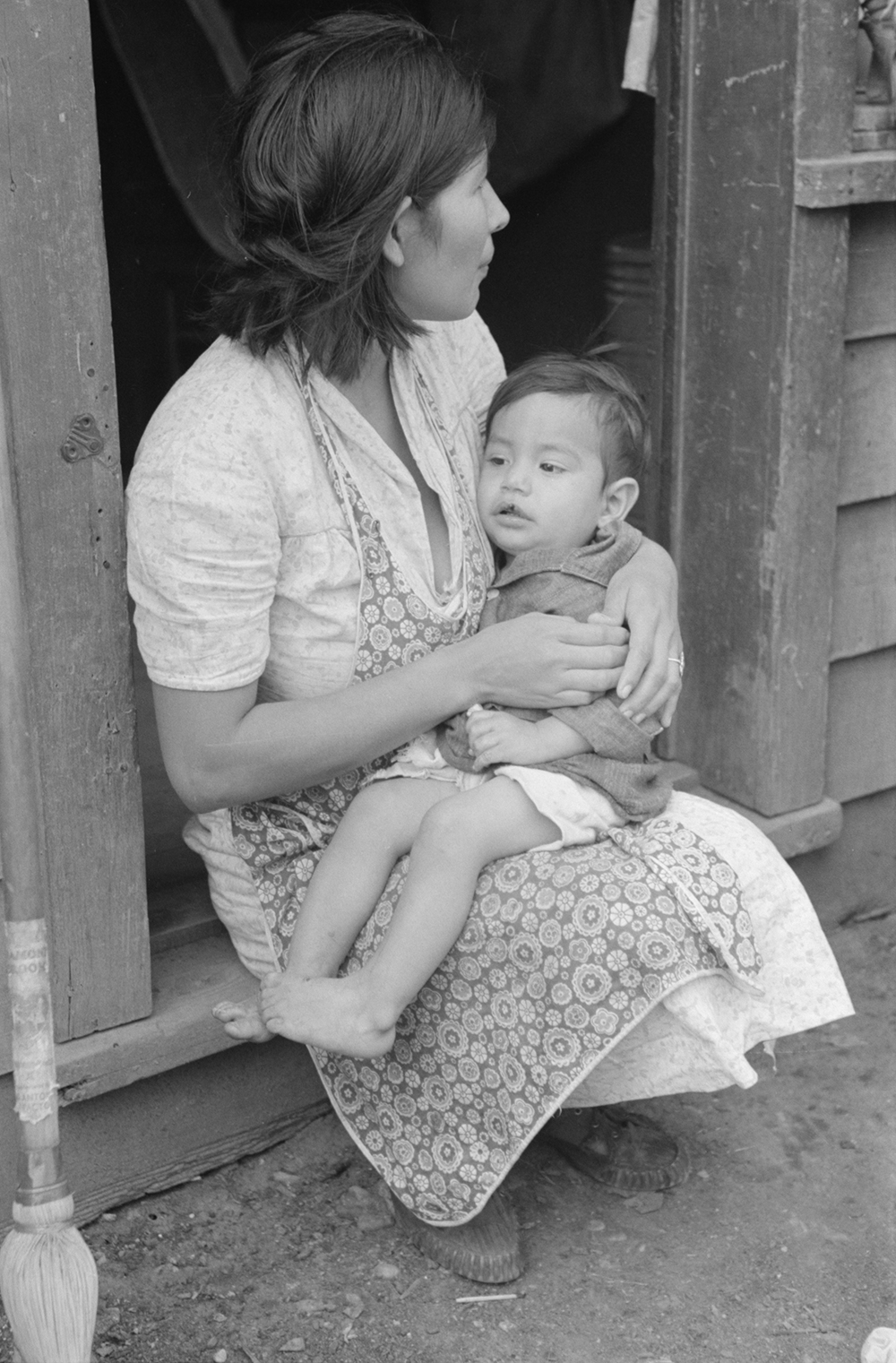 Mexican woman and child, San Antonio, Texas, 1939. Photograph by Russell Lee. Library of Congress, Prints and Photographs Division.
