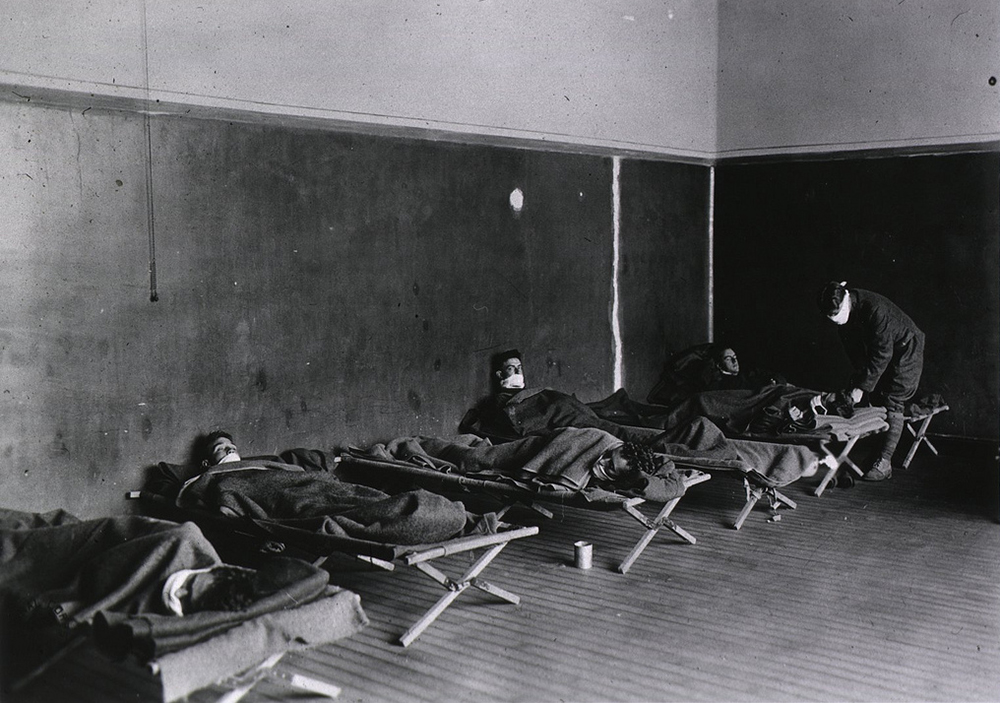 Influenza ward at U.S. Army Field Hospital No. 29, Hollerich, Luxembourg, 1918. The National Library of Medicine.